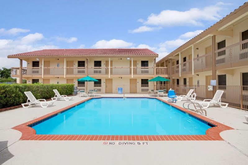 Red Roof Inn Houston North - Fm1960 & I-45 Westfield Exterior foto